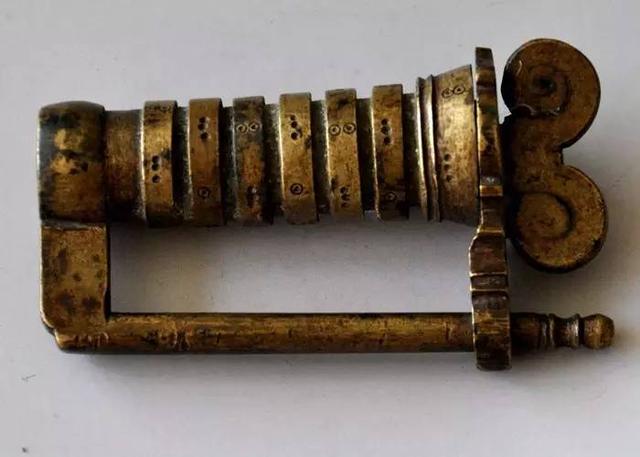 古董铜锁不同种类鉴赏（古锁收藏物有锁值）