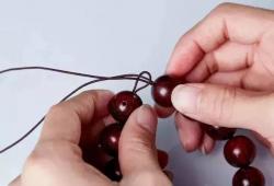 水晶手串的穿法和打结方法(水晶手串如何穿绳子)
