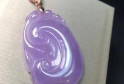 翡翠紫色怎么形成的(紫色的玉是什么品种的玉)
